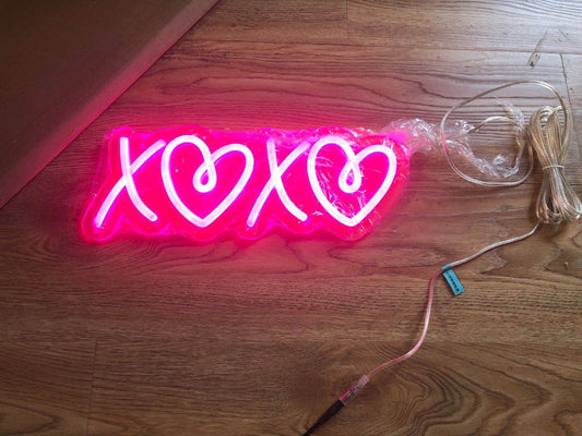 Kisses-&-Hearts-Neon-Sign-Light.jpg
